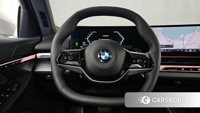 BMW 5 Series (G60) 2025 Белый из Кореи, фото 4