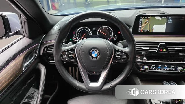 BMW 5 Series (G30) 2018 Серебристо-серый из Кореи, фото 4
