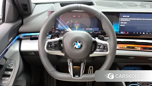 BMW 5 Series (G60) 2025 Небесно-голубой из Кореи, фото 4