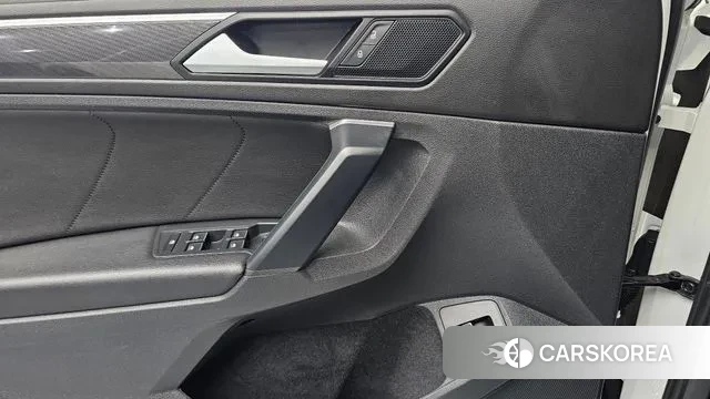 Volkswagen Tiguan second Generation 2020 Белый из Кореи, фото 4