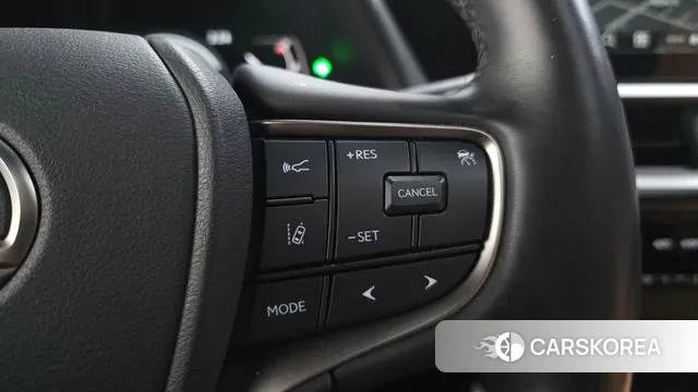 Lexus UX250h 2023 Белый из Кореи, фото 4