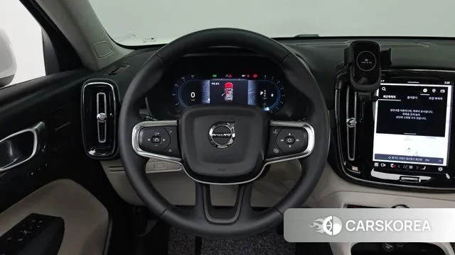 Volvo XC40 2023 Белый из Кореи, фото 4