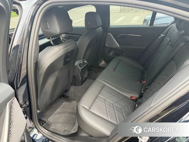 BMW 5 Series (G60) 2024 Черный из Кореи, фото 4