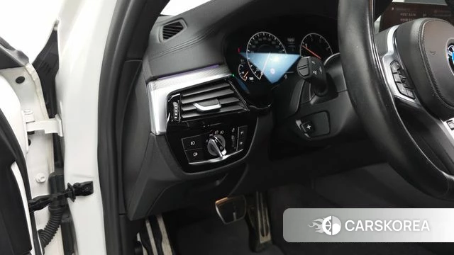 BMW 5 Series (G30) 2019 Белый из Кореи, фото 4
