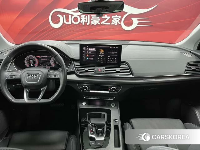 Audi Q5L 2021 Темно-серый из Китая, фото 4