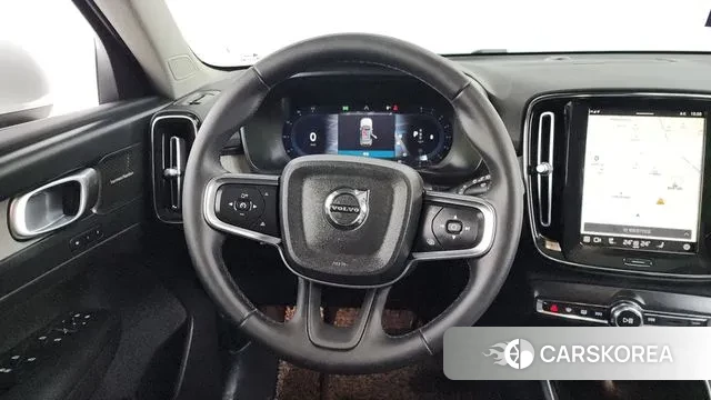 Volvo XC40 2023 Белый из Кореи, фото 4