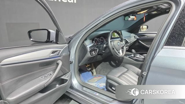 BMW 5 Series (G30) 2018 Серый из Кореи, фото 4