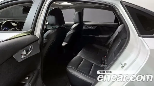 Kia The New K3 2nd generation 2021 Белый из Кореи, фото 4