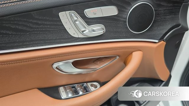 Mercedes-Benz E-Class W213 2021 Белый из Кореи, фото 4