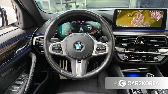 BMW 5 Series (G30) 2022 Белый из Кореи, фото 4
