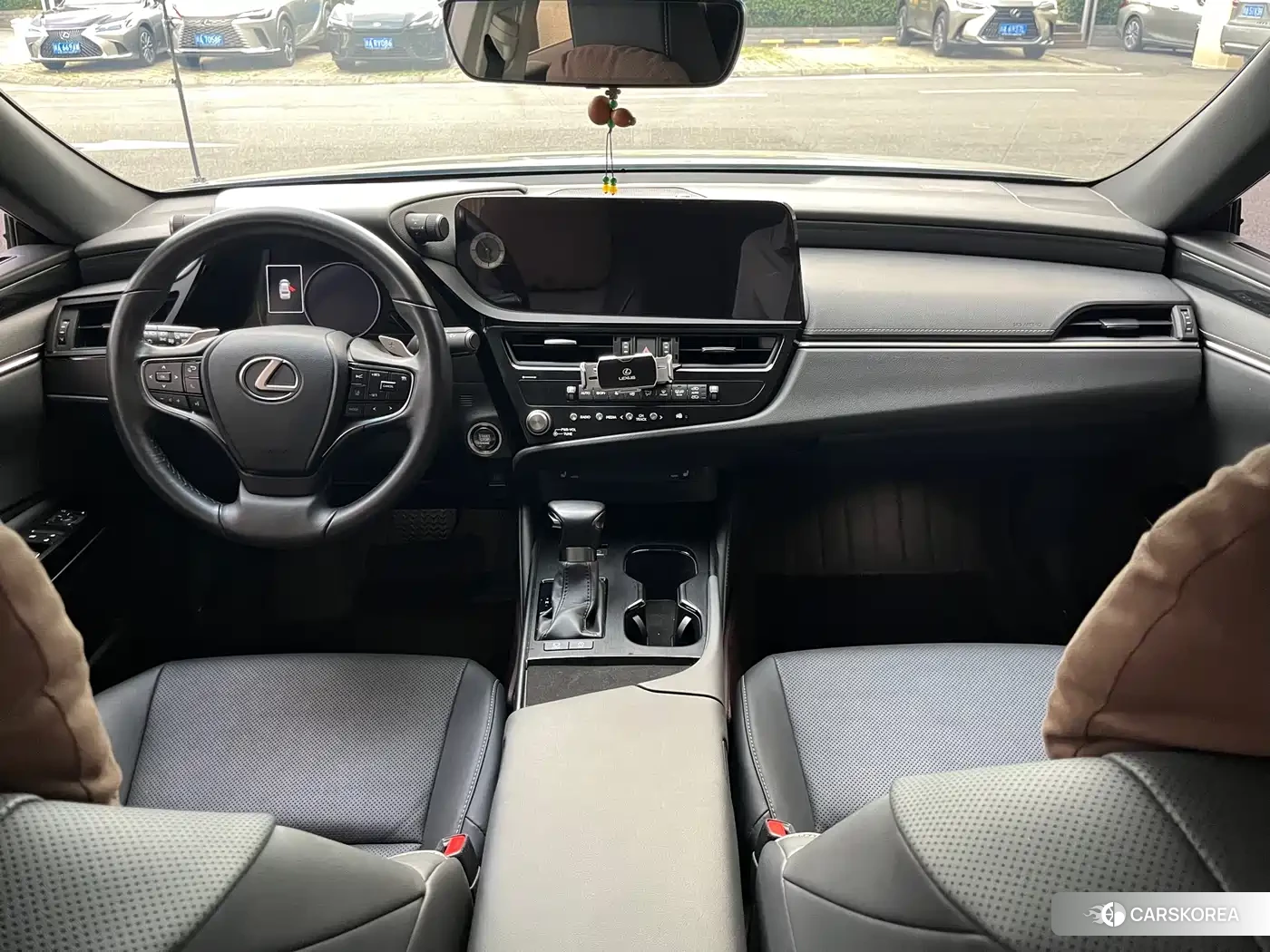 Lexus ES 2023 Silver/gray из Китая, фото 4