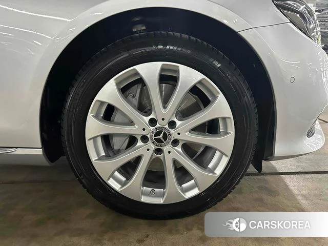 Mercedes-Benz E-Class W213 2018 Серебряный из Кореи, фото 4