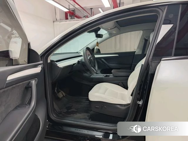 Tesla Model Y 2023 Белый из Китая, фото 4