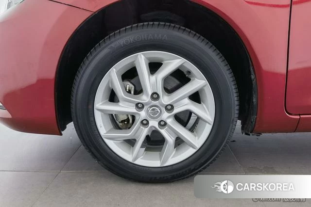 Nissan TIIDA 2021 Красный из Китая, фото 4