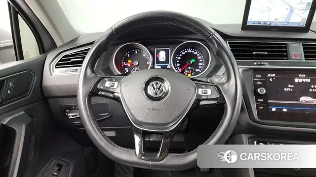 Volkswagen Tiguan second Generation 2018 Серебристо-серый из Кореи, фото 4