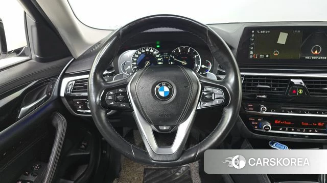 BMW 5 Series (G30) 2018 Белый из Кореи, фото 4