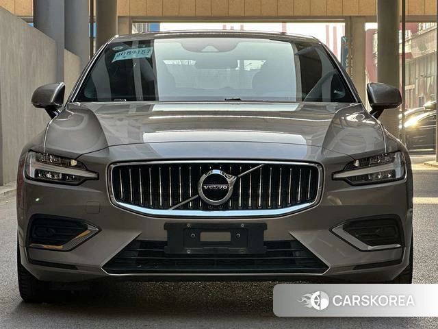 Volvo S60 2021 Темно-серый из Китая, фото 4