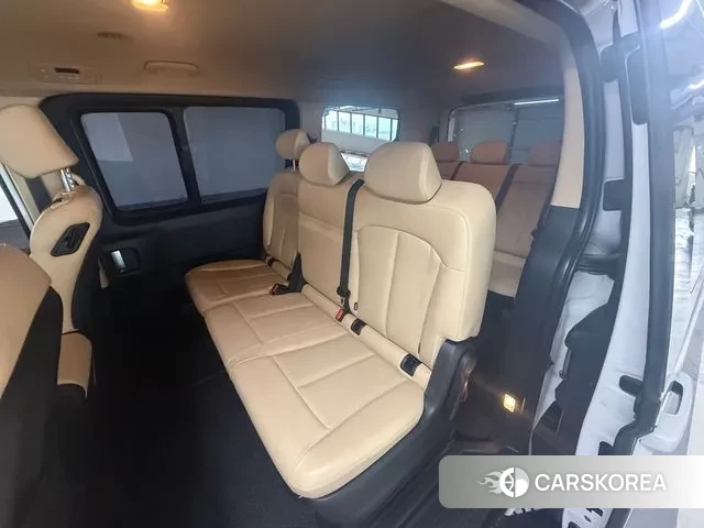 Hyundai Staria 2023 Белый из Кореи, фото 4