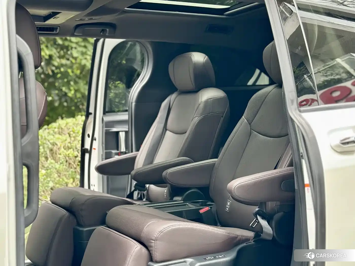 Toyota Granvia 2023 Белый из Китая, фото 4