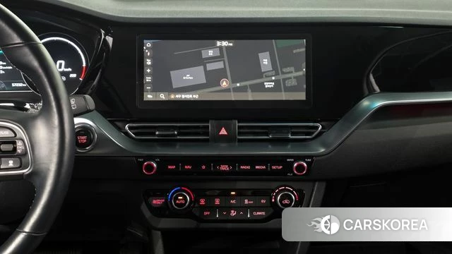 Kia Niro Plus 2023 Белый из Кореи, фото 4