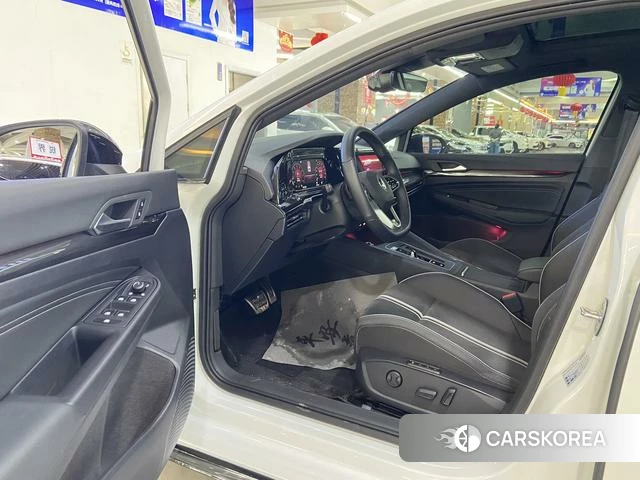 Volkswagen Golf 2022 Белый из Китая, фото 4