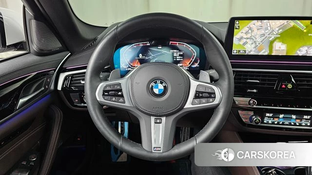 BMW 5 Series (G30) 2023 Белый из Кореи, фото 4
