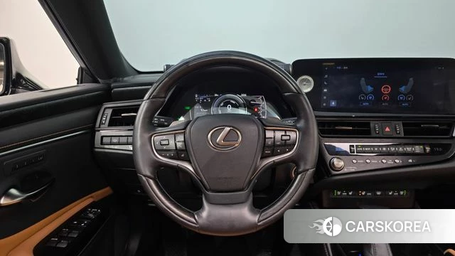 Lexus ES300h 7th generation 2023 Белый из Кореи, фото 4