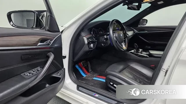 BMW 5 Series (G30) 2018 Белый из Кореи, фото 4