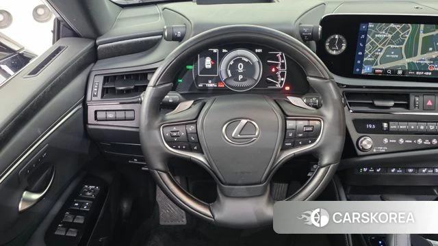 Lexus ES300h 7th generation 2025 Серебристо-серый из Кореи, фото 4