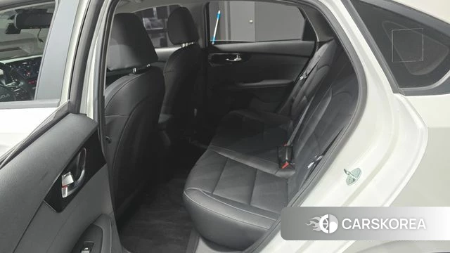 Kia The New K3 2nd generation 2023 Белый из Кореи, фото 4