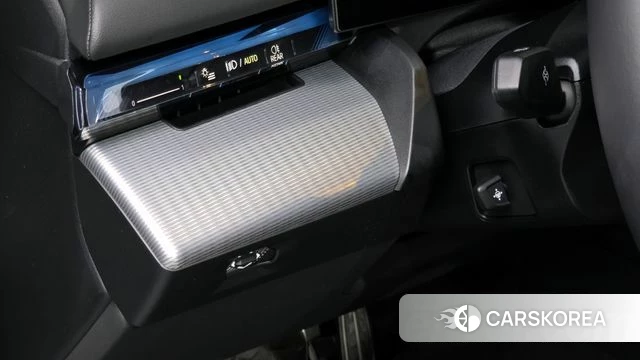 BMW 5 Series (G60) 2025 Светло-серебряный цвет из Кореи, фото 4