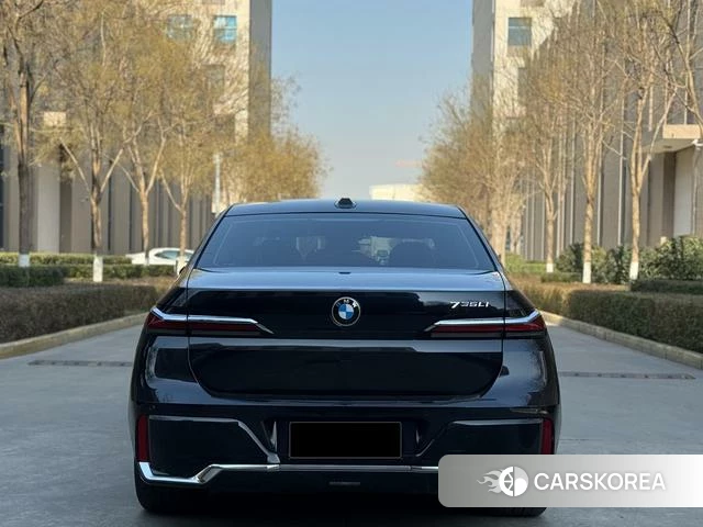 BMW 7 series 2023 Черный из Китая, фото 4