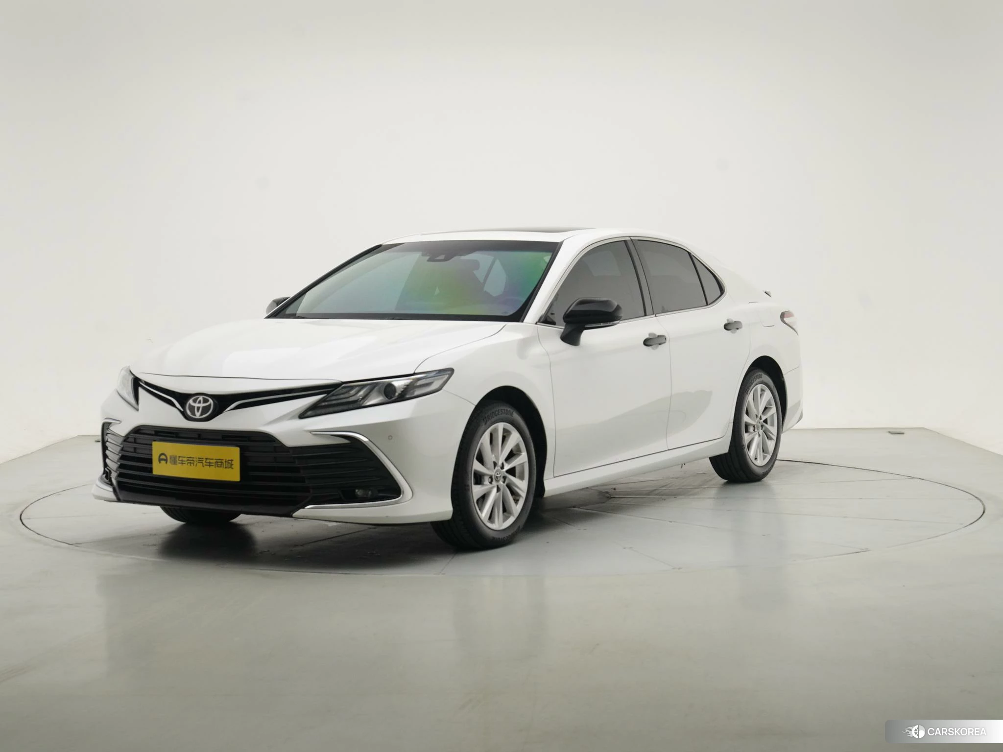 Toyota Camry 2022 Белый из Китая, фото 4