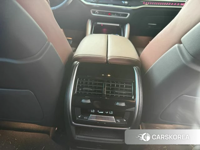 BMW X6 (G06) 2024 Небесно-голубой из Кореи, фото 4