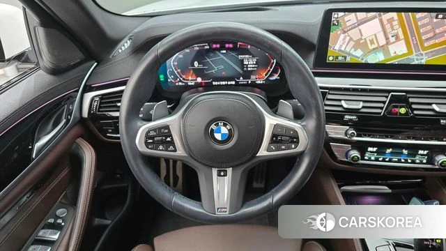 BMW 5 Series (G30) 2023 Белый из Кореи, фото 4