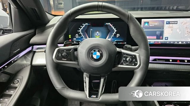 BMW 5 Series (G60) 2024 Светло-серебряный цвет из Кореи, фото 4