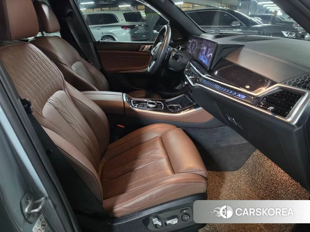 BMW X5 (G05) 2024 Светло-серебряный цвет из Кореи, фото 4