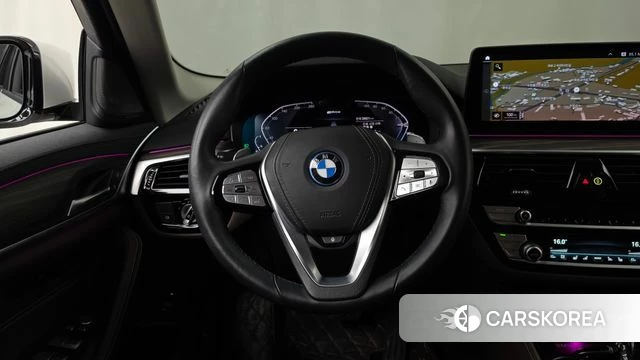 BMW 5 Series (G30) 2022 Белый из Кореи, фото 4