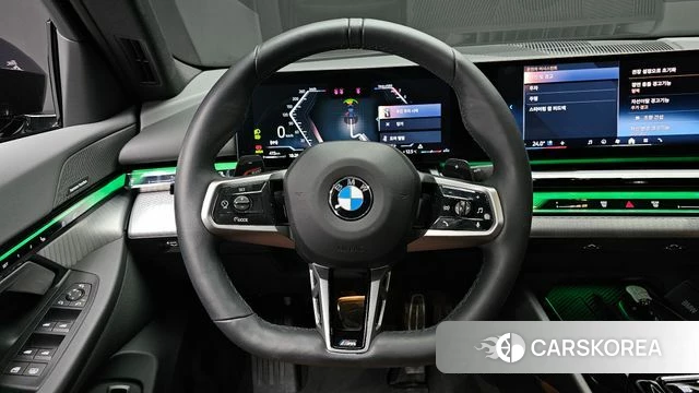 BMW 5 Series (G60) 2025 Черный из Кореи, фото 4