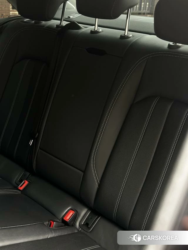Audi A4L 2022 Темно-серый из Китая, фото 4