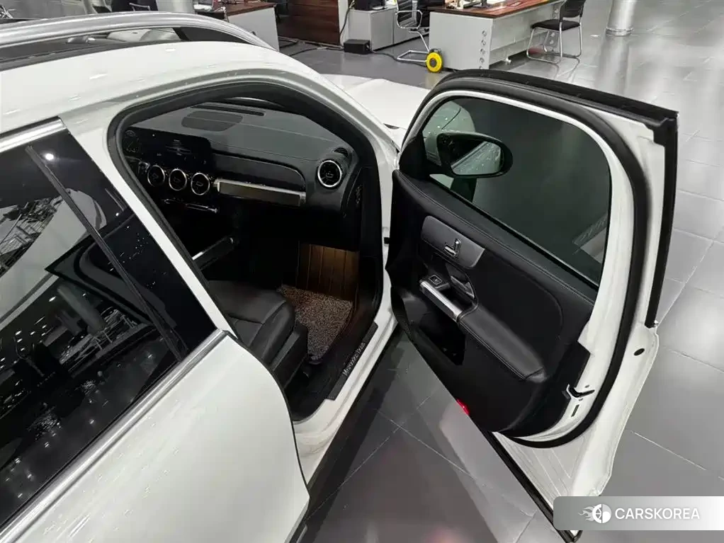 Mercedes-Benz GLB 2023 Белый из Китая, фото 4