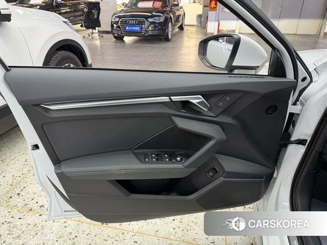 Audi A3 2023 Белый из Китая, фото 4