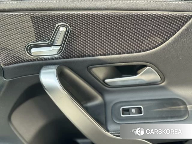 Mercedes-Benz Class A 2023 Белый из Китая, фото 4