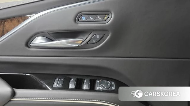 Cadillac Escalade 5th Generation 2021 Белый из Кореи, фото 4