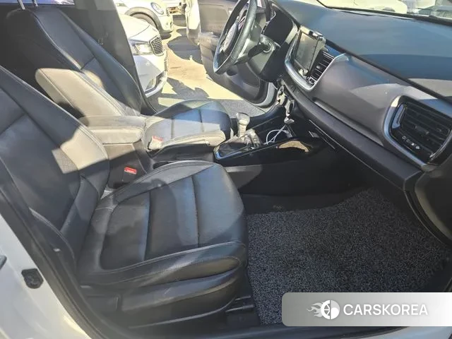 Kia Stonic 2018 Белый из Кореи, фото 4