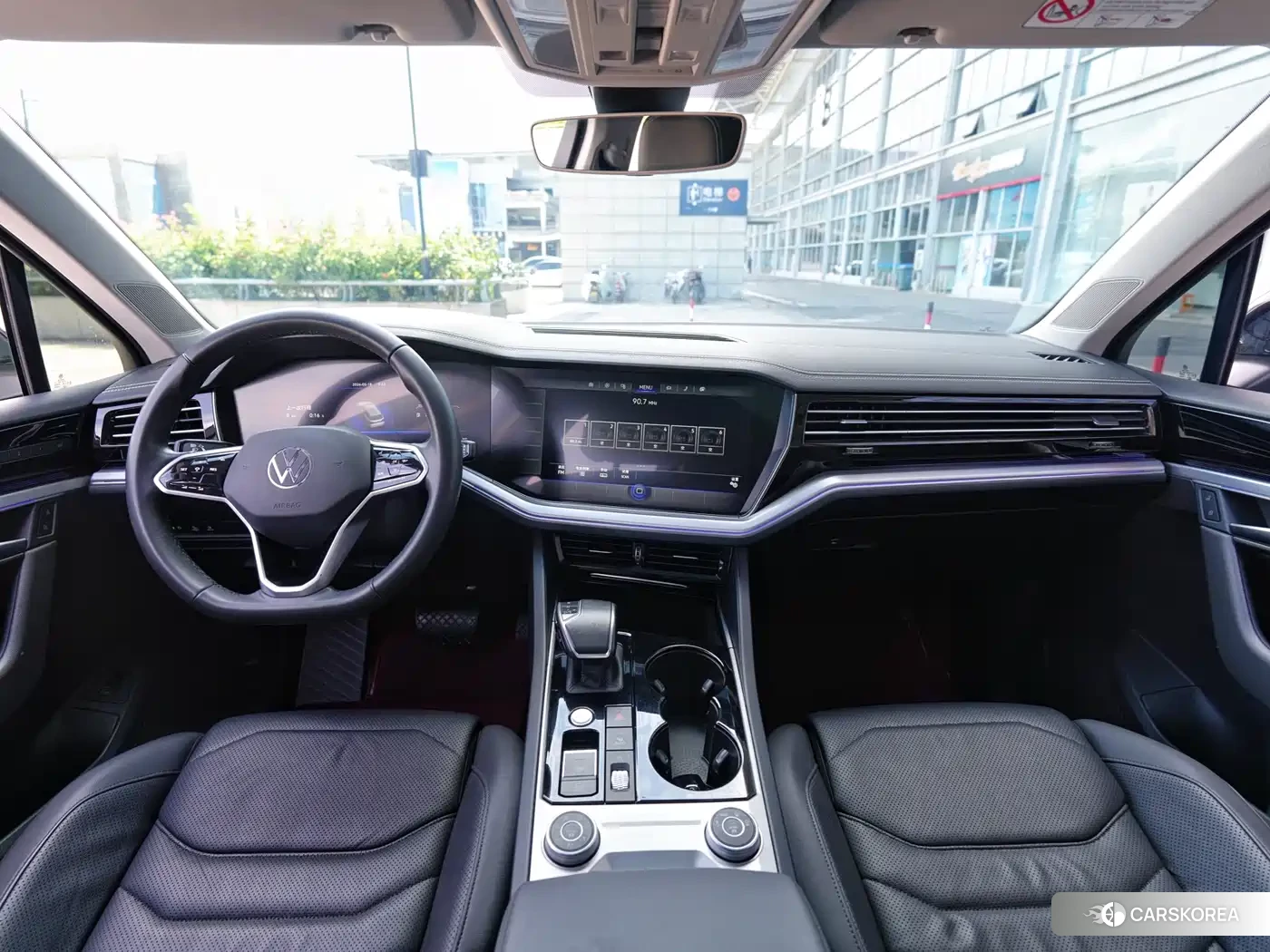 Volkswagen Touareg 2023 Черный из Китая, фото 4