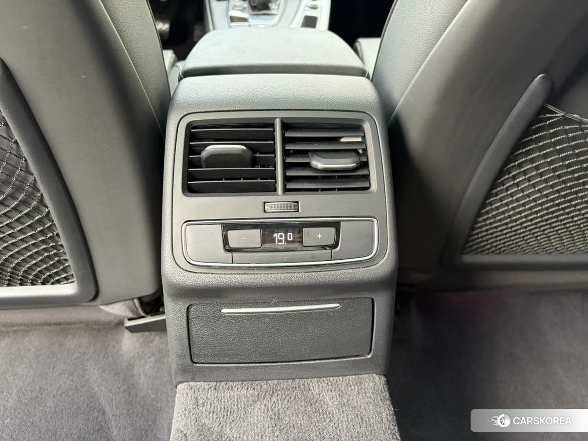 Audi A4L 2020 Темно-серый из Китая, фото 4