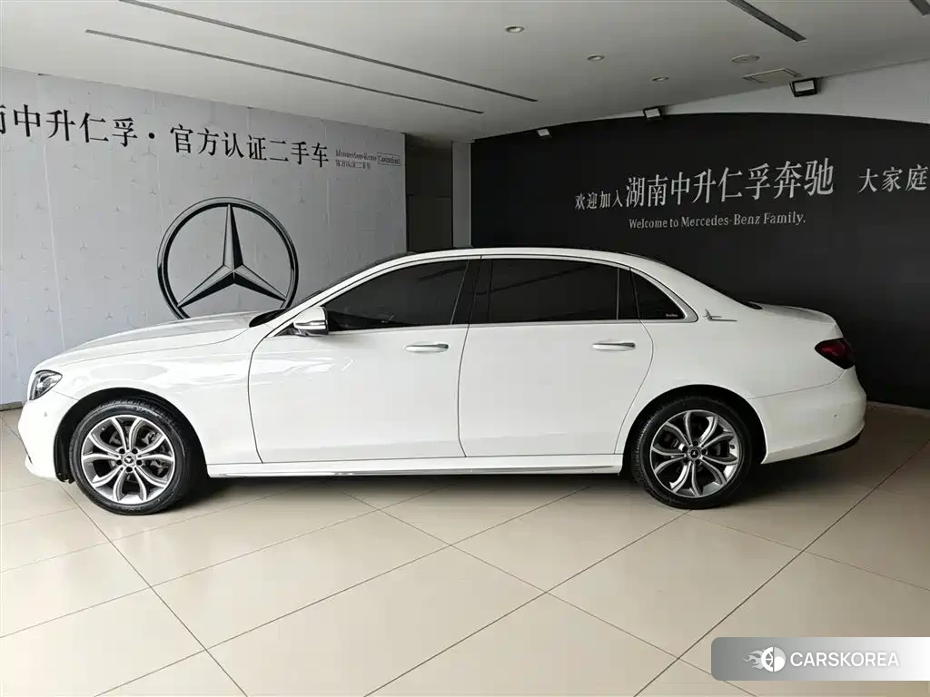 Mercedes-Benz E-Class 2022 Белый из Китая, фото 4