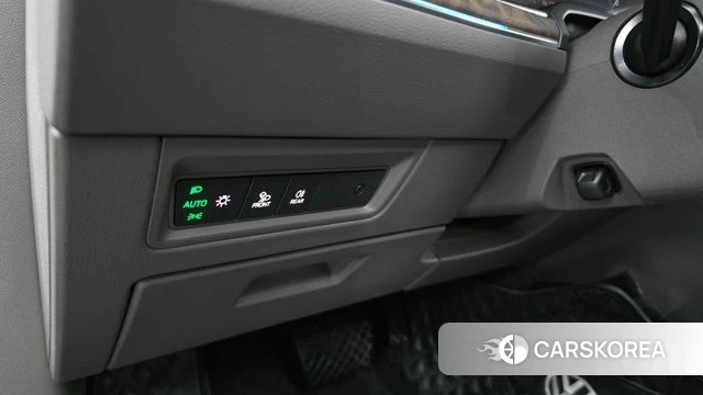 Volkswagen Touareg 3rd generation 2023 Серый из Кореи, фото 4