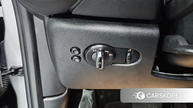 Mini Cooper 2023 Серебряный из Кореи, фото 4